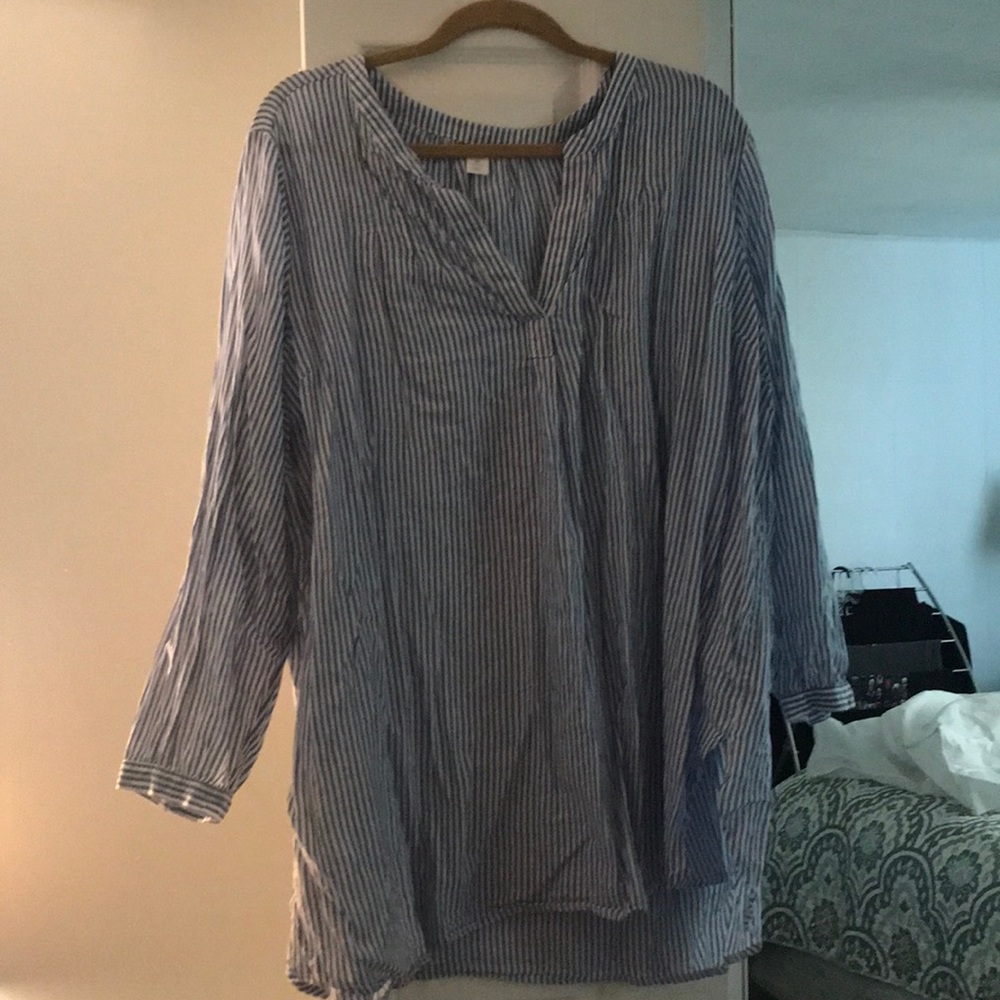 Lightweight, striped top